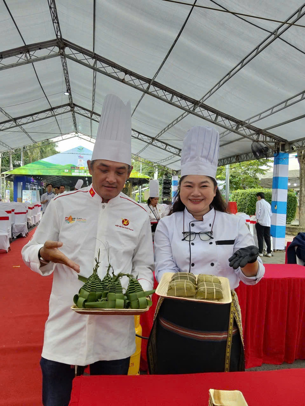 Hình ảnh hoạt động công ty Phúc Nguyên Khang - Dịch Vụ Nấu Tiệc Phúc Nguyên Khang - Công Ty TNHH Tư Vấn Thiết Kế Xây Dựng Trang Trí Nội Thất Nhà Mới